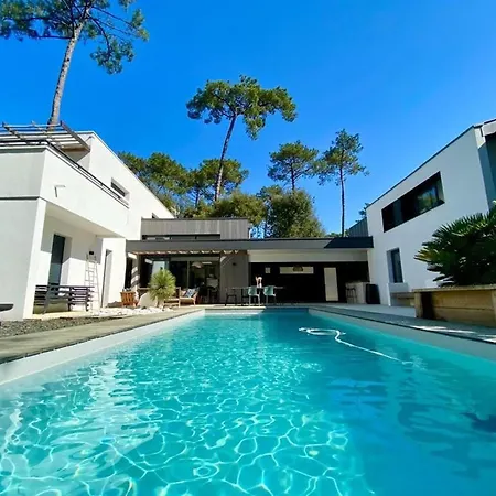 D'architecte Avec Piscine Chauffee, Terrasse Et Services Hoteliers A - Fr-1-791-11