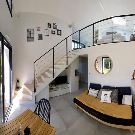 Villa D'architecte Avec Piscine Chauffee, Terrasse Et Services Hoteliers A - Fr-1-791-11