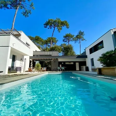 D'architecte Avec Piscine Chauffee, Terrasse Et Services Hoteliers A - Fr-1-791-11