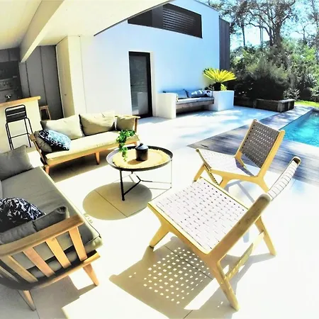 Villa D'architecte Avec Piscine Chauffee, Terrasse Et Services Hoteliers A - Fr-1-791-11